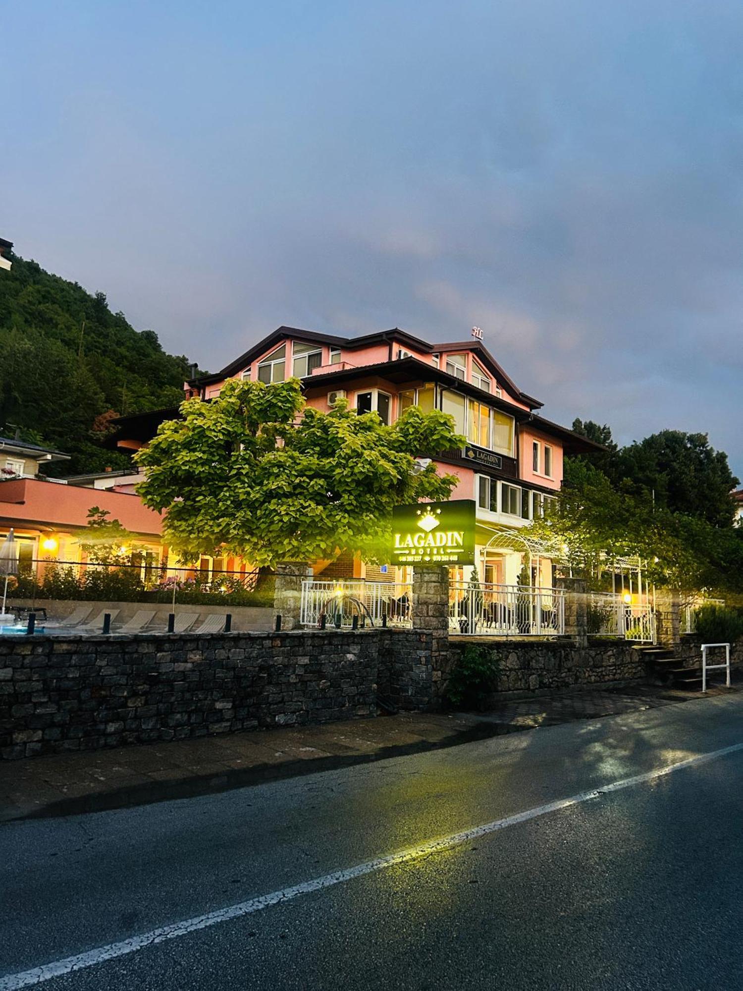 Hotel Лагадін Екстер'єр фото