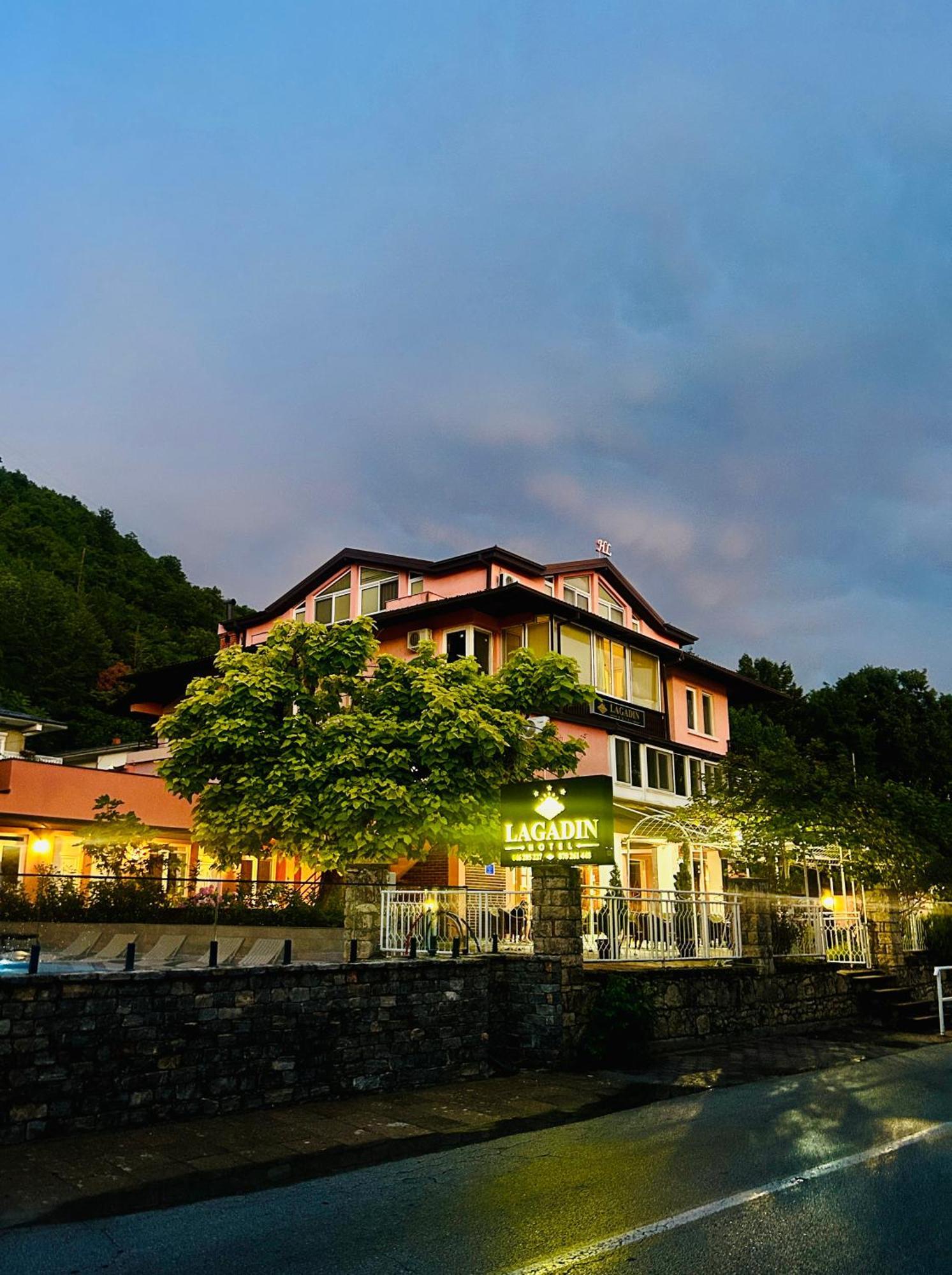 Hotel Лагадін Екстер'єр фото